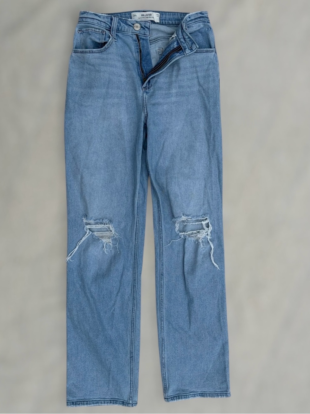 Hollister Curvy Ultra High-Rise Dad Jeans Light Wash Ripped Knees Sz 2 W26 Long